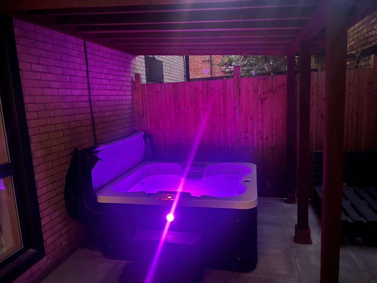 Central London, Jaccuzzi,Newbuild, 2 Bedrooms Two Baths Bagian luar foto
